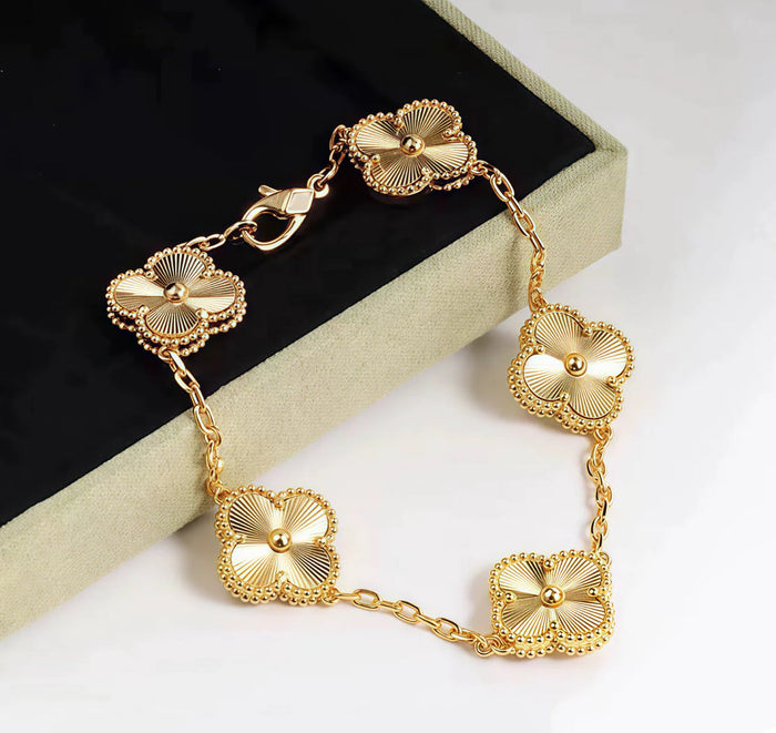 Gold cleef bracelet